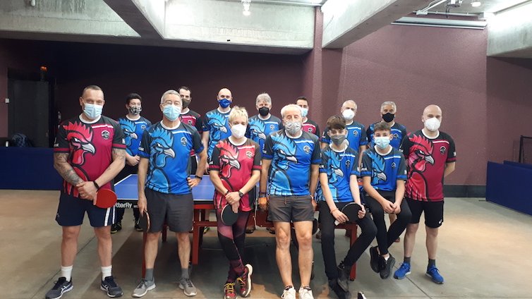 Els membres del CTT Ripoll, amb les noves samarretes, en un entrenament aquesta setmana