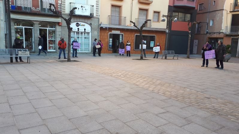 Un moment de la concentració d'aquest dissabte a la plaça de la Llibertat de Ripoll