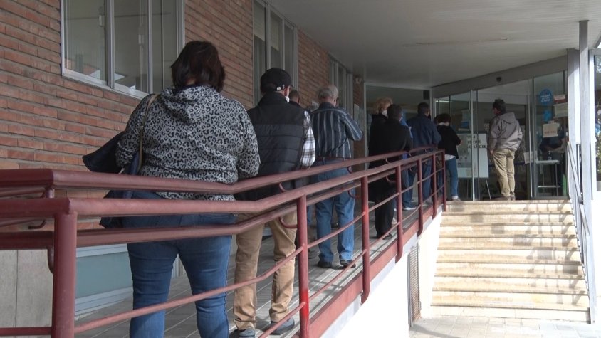Cues al CAP de Ripoll el passat divendres per rebre la vacuna d’AstraZeneca