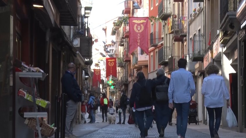 Els carrers de Camprodon guarnits amb les banderes de la processó
