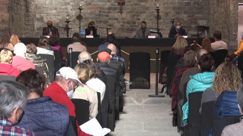 Durant la presentació del llibre en el monestir de Sant Pere de Camprodon