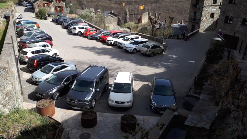 L'aparcament de la plaça del Raig, a Queralbs