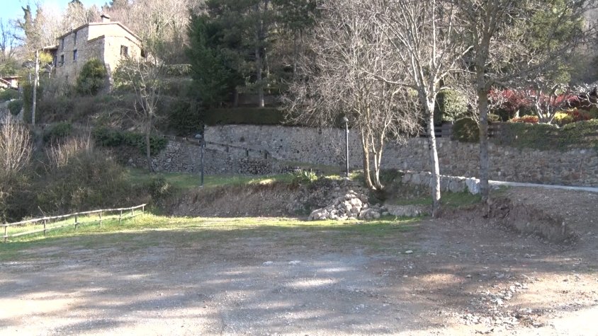 Estat actual de la plaça a l'espera de finalització de les obres