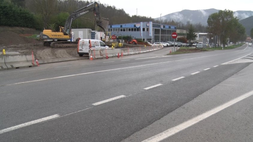 Les obres que s'estan portant a terme per poder fer la desviació del trànsit per la construcció del pont