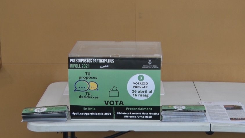 L'urna que es pot trobar en la piscina municipal