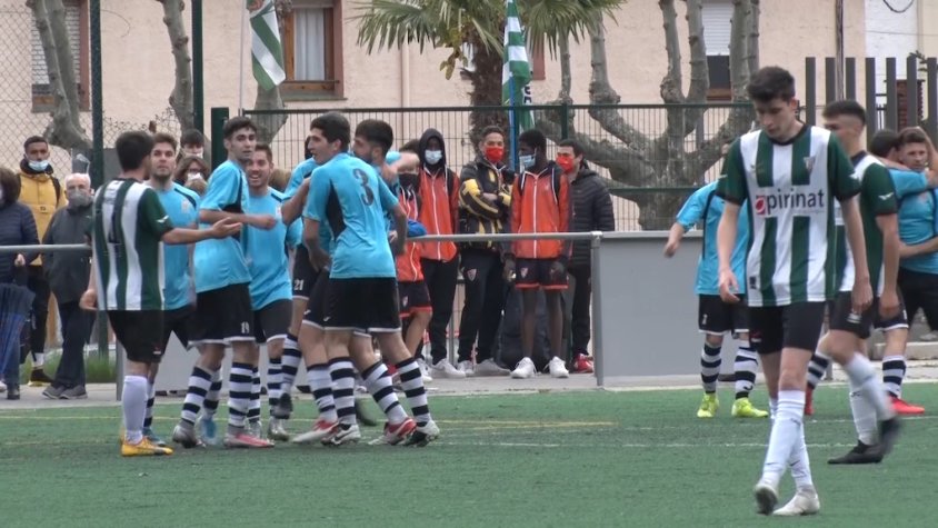 Alegria santjoanina després del tercer gol al derbi del passat dissabte al municipal de Campdevànol