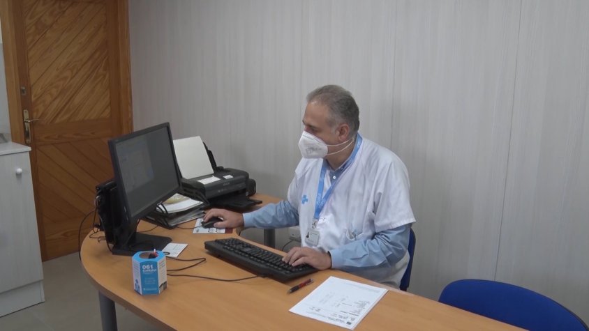 El doctor Caula torna a passar visita al centre