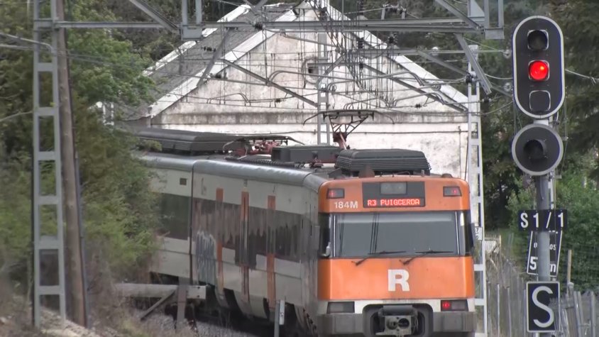 El primer dels trens del restabliment del servei parteix en direcció Planoles, Toses i Puigcerdà