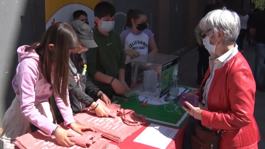 La parada que va instal·lar el Consistori Infantil en el mercat de Ripoll