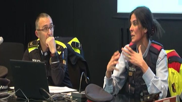 Mossos i Policia Local han donat consells per la millora de la seguretat a la llar a la biblioteca de Ripoll