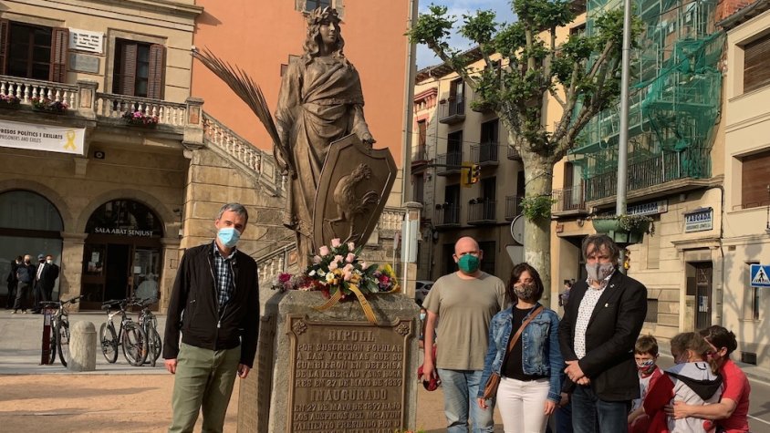 Els representats del consistori també van fer l'ofrena floral anual