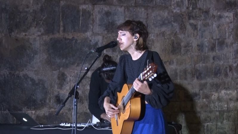 L'actuació de Monfort va tenir lloc aquest dissabte a l'interior del monestir de Sant Pere