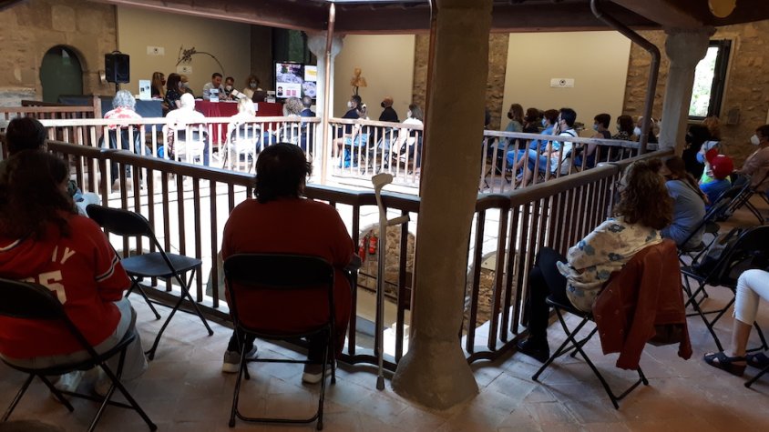 La presentació del llibre va tenir lloc al Palau de l'Abadia de Sant Joan de les Abadesses