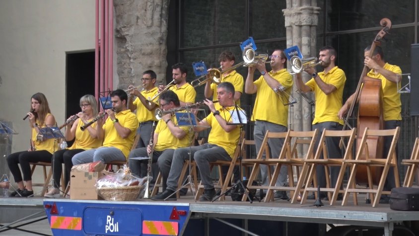 Les cobles convidades van tocar durant la tarda de diumenge