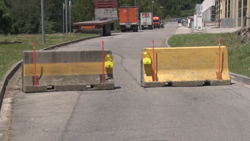 Els blocs de formigó col·locats els caps de setmana a les entrades a l’espai