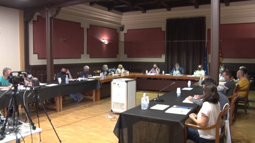 Imatge dels grups municipals durant la sessió plenària