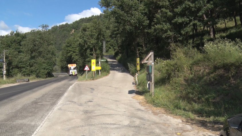 La senyalització al punt d'accés al tram indica la prohibició