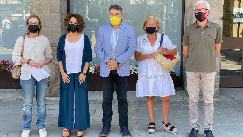 La delegada acompanyada dels representants municipals de Ripoll | Ajuntament de Ripoll