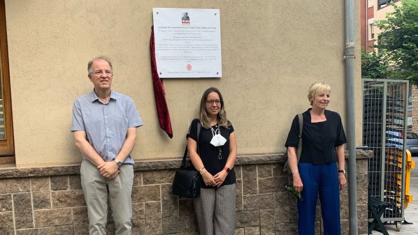 La placa commemorativa es troba a la casa natal de Triadú