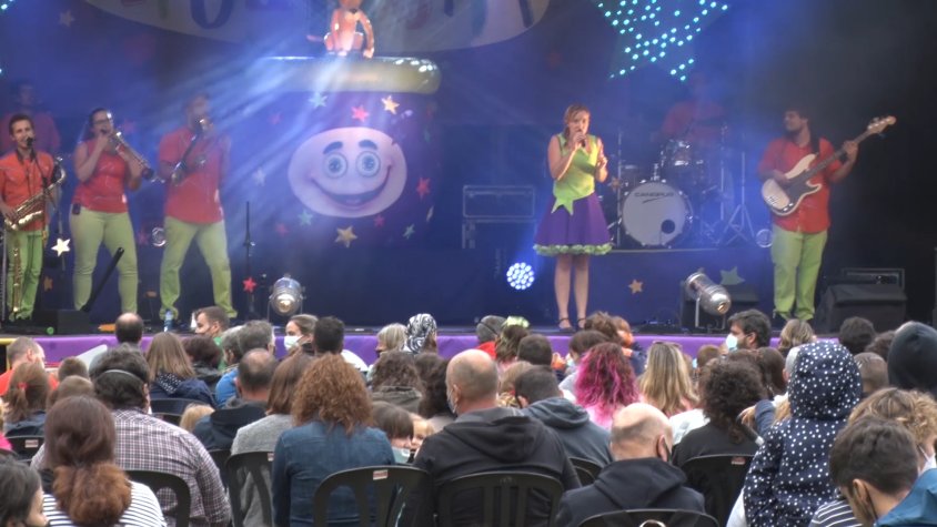 El grup de música El Pot Petit fa vibrar a les famílies de Vilallonga de Ter