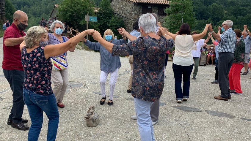 Sardanes amb la Cobla Principal d'OIot