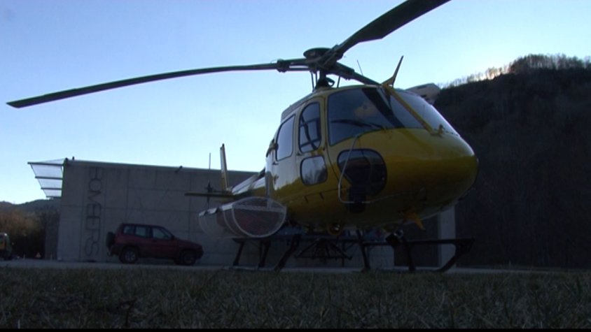 Els bombers han hagut de mobilitzar dos helicòpters per efectuar els rescats