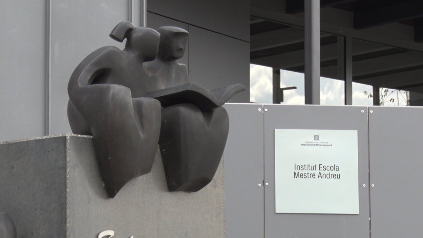 Entrada de l'Institut Mestre Andreu, a Sant Joan de les Abadesses