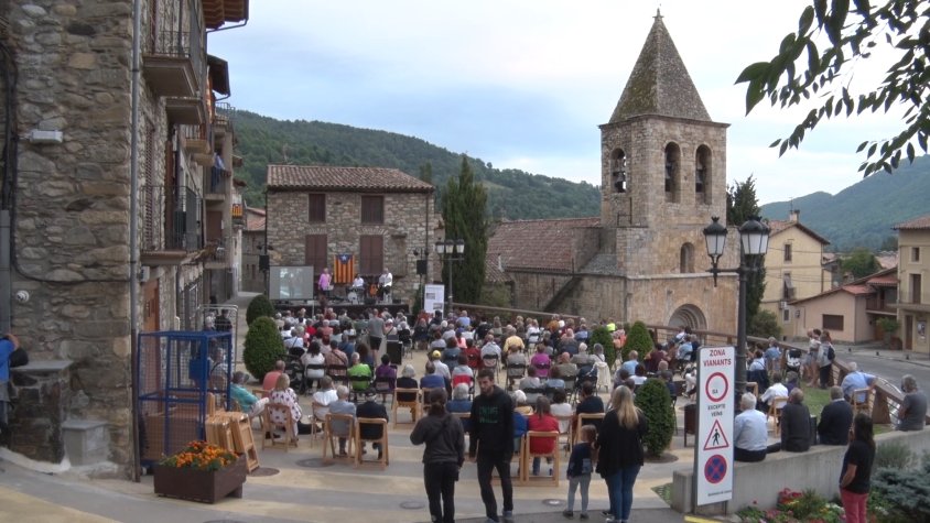 El concert del Commemorem la Vall va omplir la plaça de l'Om aquest cap de setmana