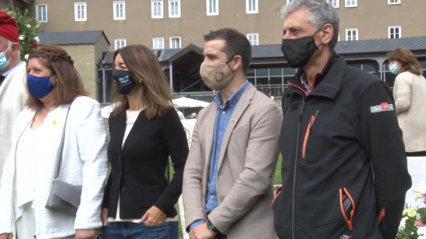 El president del Consell Comarcal, acompanyat d'altres autoritats a la festa de Sant Gil a Vall de Núria