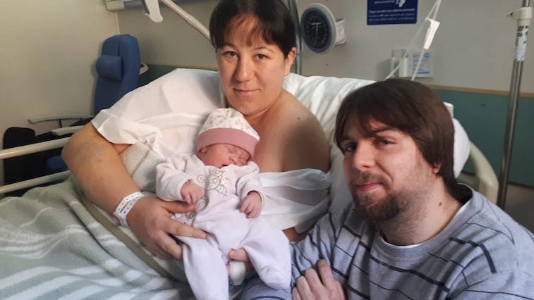 La Cloe i els seus pares a l'Hospital de Campdevànol