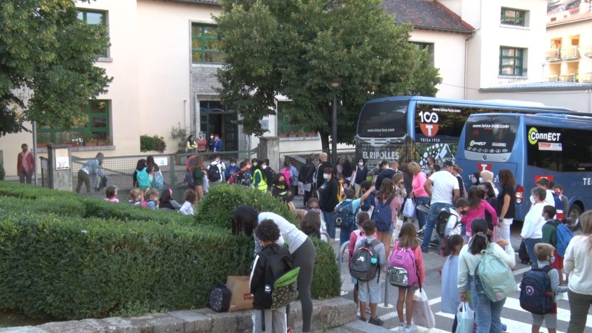 El retorn a l'escola Doctor Robert de Camprodon aquest dilluns el matí