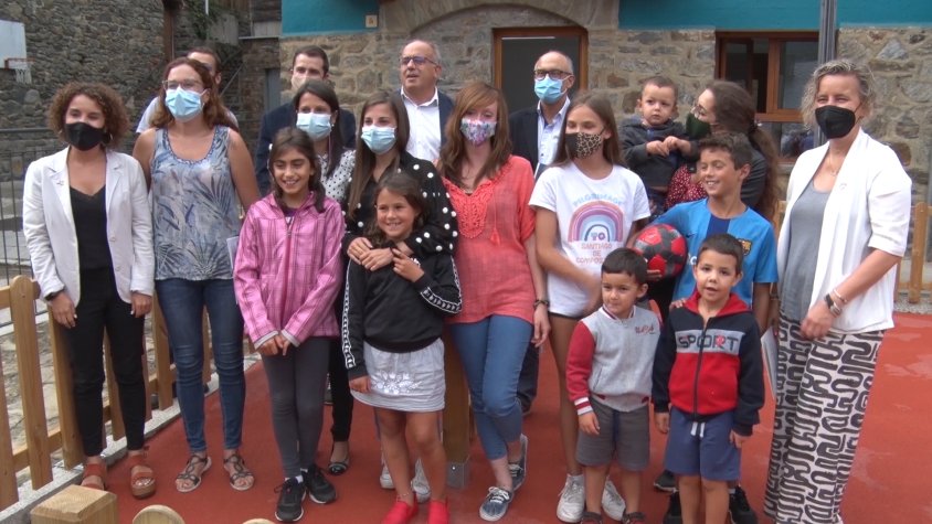 Alumnes, professors i responsables polítics durant la presentació del nou cicle infantil