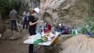 Descobreixen restes de malaquita a la cova del Forat de l'Embut de Queralbs