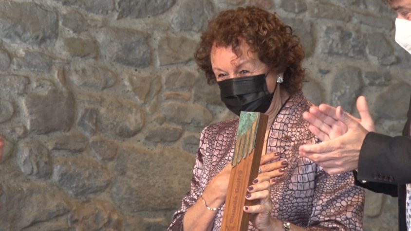 Pujolar, emocionada, agraeix la Distinció Guifré a l'Ajuntament de Ripoll i als seus vilatans