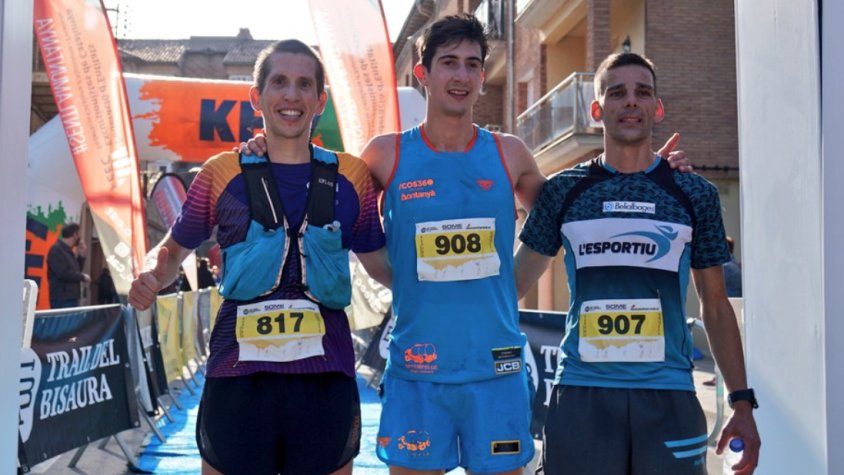 El podi de la Trail Bisaura de la distància de 22 quilòmetres amb David Rovira al mig