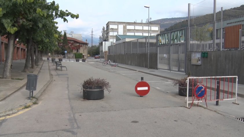 El carrer Puigmal tancat al trànsit per millorar la seguretat del traçat a l'entrada de l'escola Pirineu