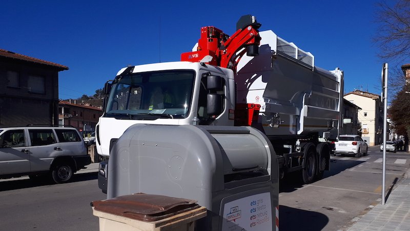 El sistema de càrrega bilateral podria fer augmentar el percentatge de reciclatge al Ripollès