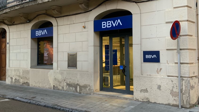 L'oficina del BBVA de Sant Joan de les Abadesses està ubicada al passeig Comte Guifré