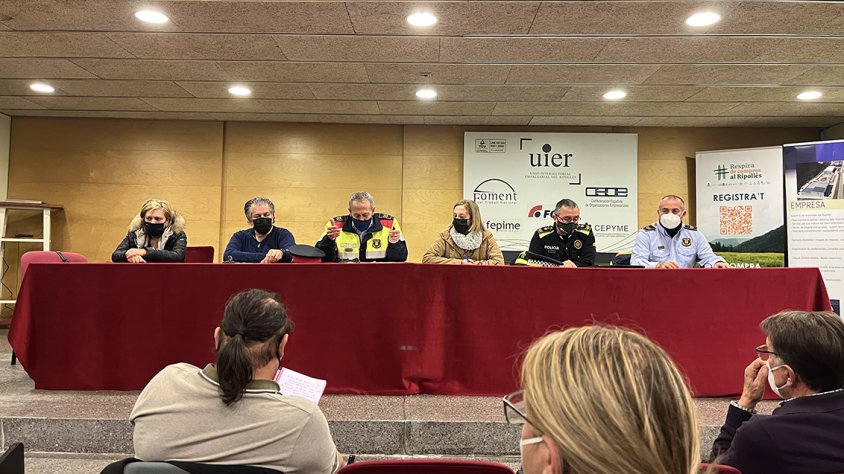A la reunió i van participar representants del consistori, membres de l'hostaleria i el comerç i cossos de seguretat
