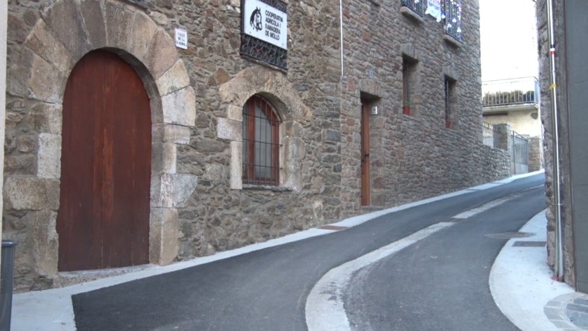 Un dels carrers que s'ha arranjat gràcies al finançament de l'ajuntament