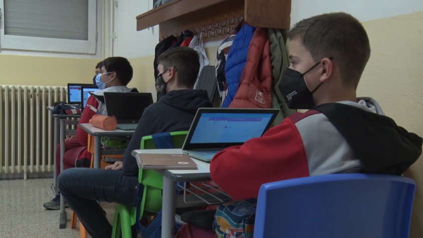 Els alumnes de primer d'ESO de l'Escola Vedruna durant una de les classes de la tornada a l'escola