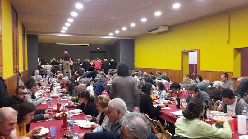 El sopar popular de la festa de Sant Sebastià de Molló