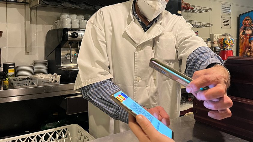 El passaport covid deixarà de ser obligatori en bars i restaurants, gimnasos i residències