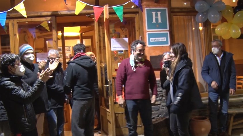 Durant la rebuda de Núria Pau davant de l'Hotel Prats de Ribes de Freser
