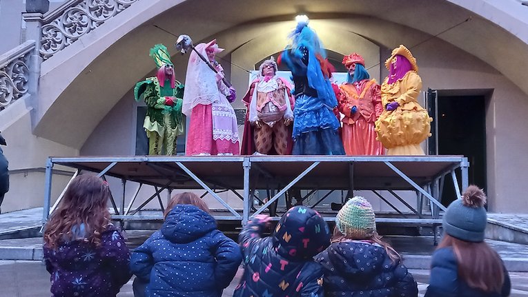 Santa Truja nomenant als ministres i el Rei carnestoltes