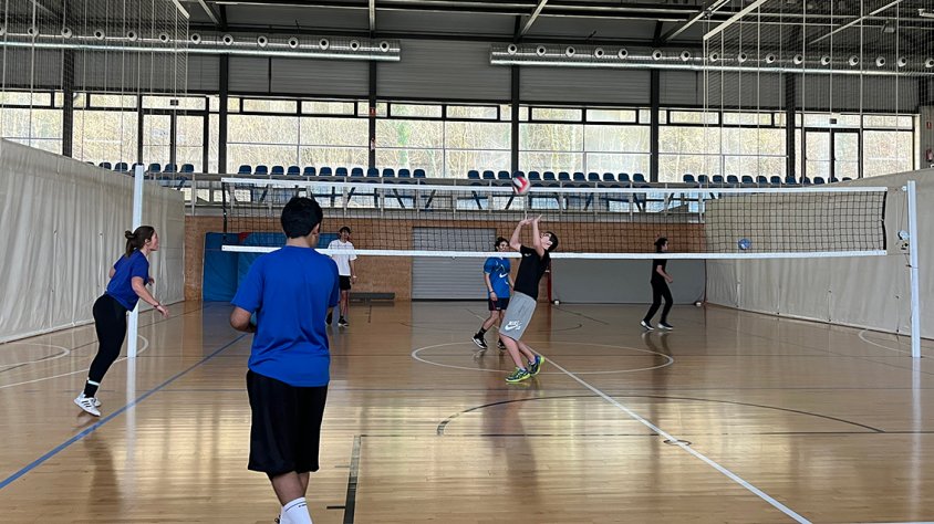 Entrenament de vòlei al pavelló de l'Avellaneda