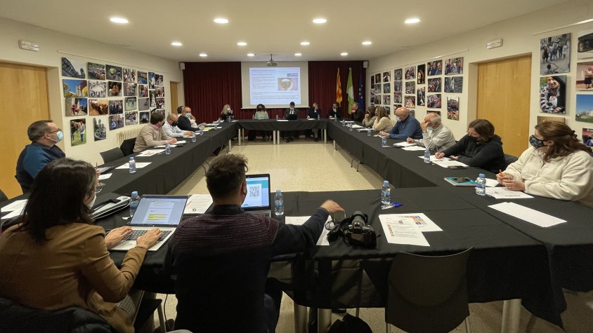 La sala de plens de l'Ajuntament de Molló ha acollit la sessió del Consell d'Alcaldes