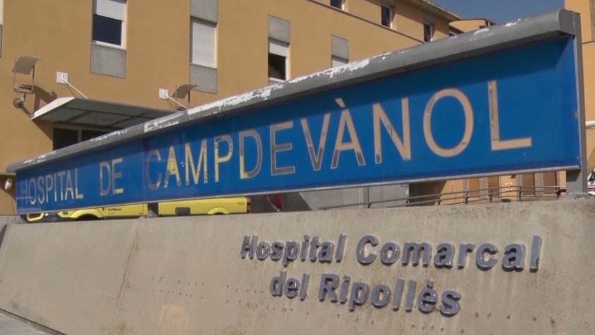 Entrada d'ambulàncies a l'hospital de Campdevànol