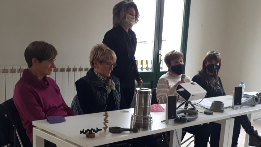 Les presents a l'acte sobre la dona a la metal·lúrgia