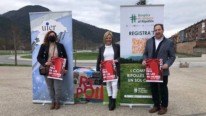 Mari Ramilo, Manoli Vega i Josep Pascal a la presentació de la Fira de les 40 hores de Ripoll a la Devesa del Pla
